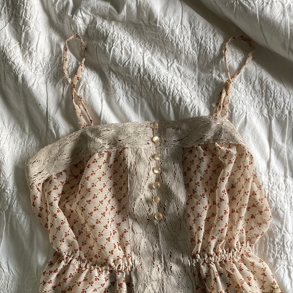 Cute top - Picture 2 of 2